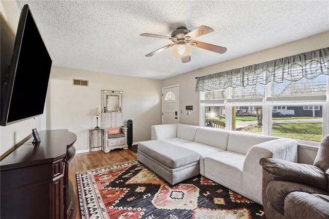 4709 NW Gleason Road, Kansas City, MO 64151