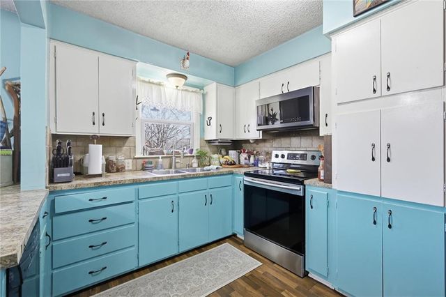 4709 NW Gleason Road, Kansas City, MO 64151