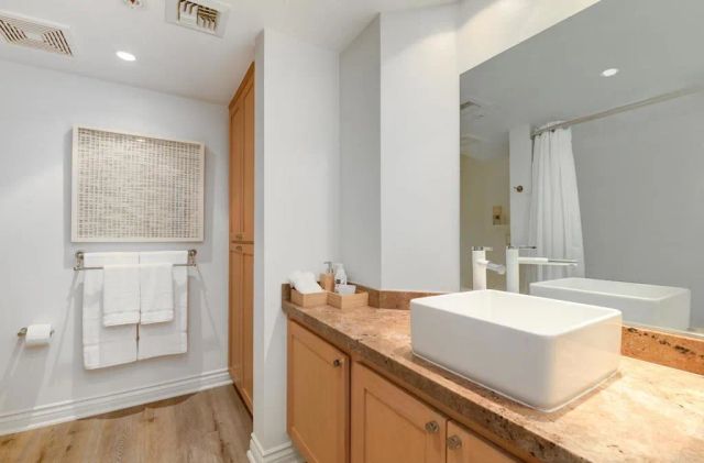 2400 5th Ave 339, San Diego, CA 92101