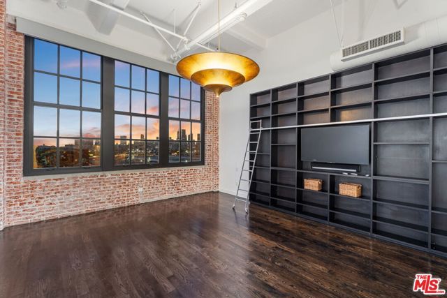 1850 Industrial Street 710, Los Angeles, CA 90021