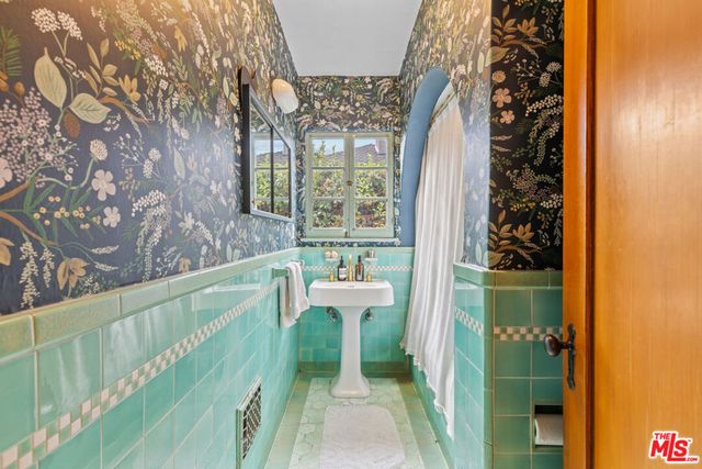 11623 Otsego Street, North Hollywood, CA 91601