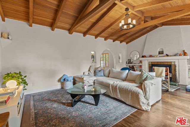 11623 Otsego Street, North Hollywood, CA 91601