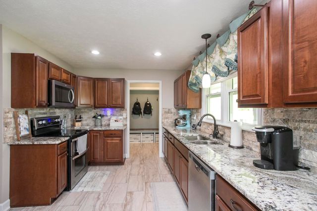 1043 Shelton Rd, Charlotte, TN 37036