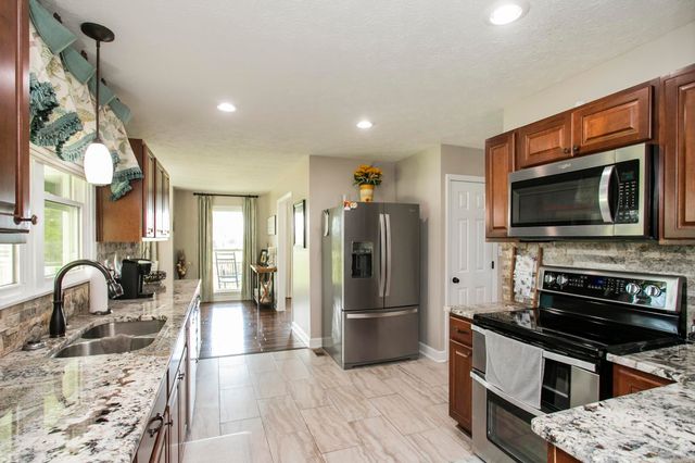 1043 Shelton Rd, Charlotte, TN 37036
