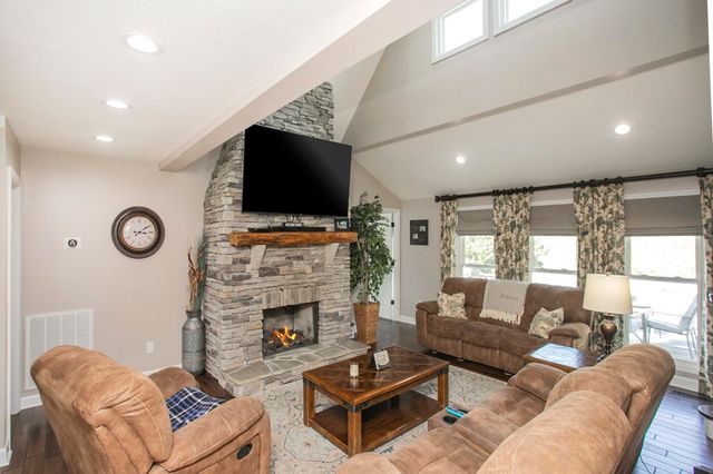 1043 Shelton Rd, Charlotte, TN 37036