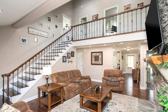1043 Shelton Rd, Charlotte, TN 37036