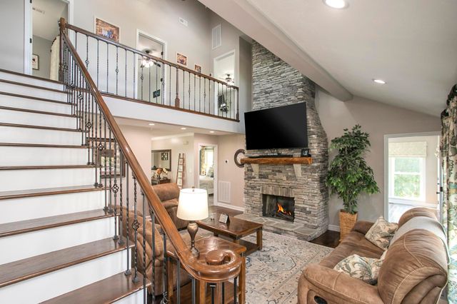 1043 Shelton Rd, Charlotte, TN 37036