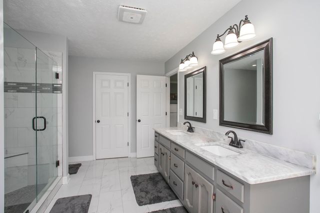1043 Shelton Rd, Charlotte, TN 37036