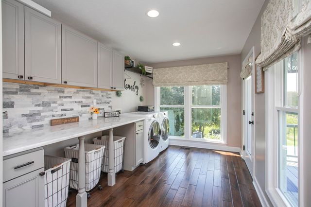 1043 Shelton Rd, Charlotte, TN 37036