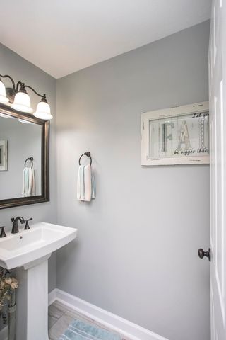 1043 Shelton Rd, Charlotte, TN 37036