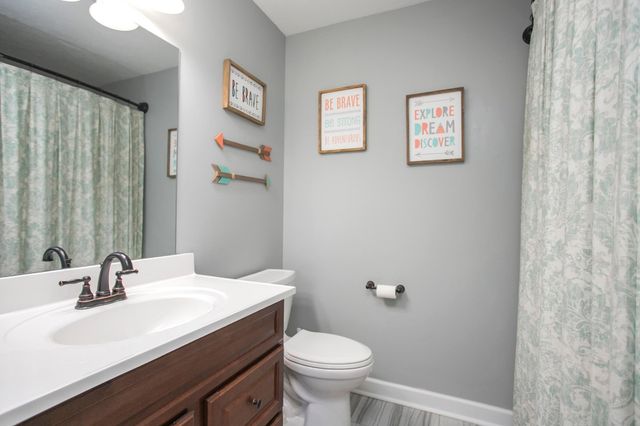 1043 Shelton Rd, Charlotte, TN 37036