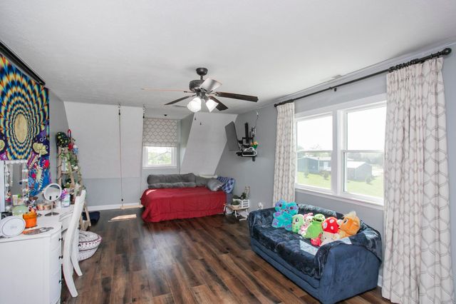 1043 Shelton Rd, Charlotte, TN 37036