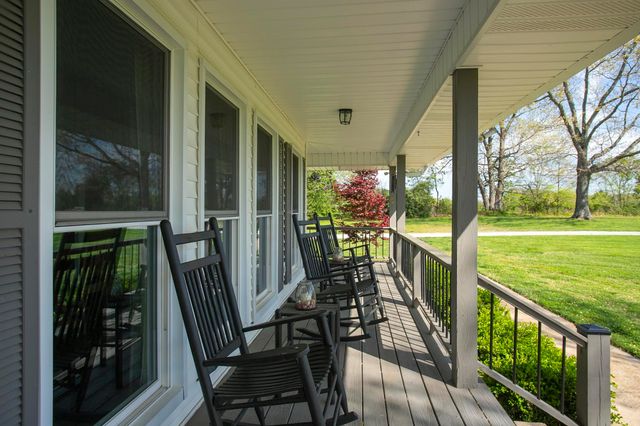 1043 Shelton Rd, Charlotte, TN 37036