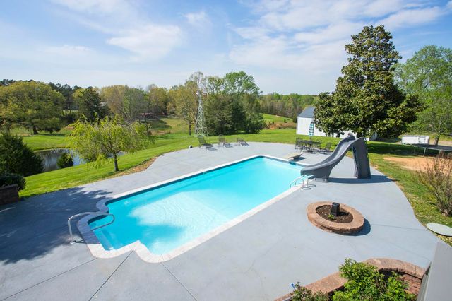 1043 Shelton Rd, Charlotte, TN 37036