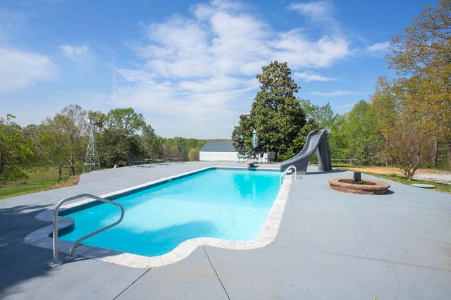 1043 Shelton Rd, Charlotte, TN 37036