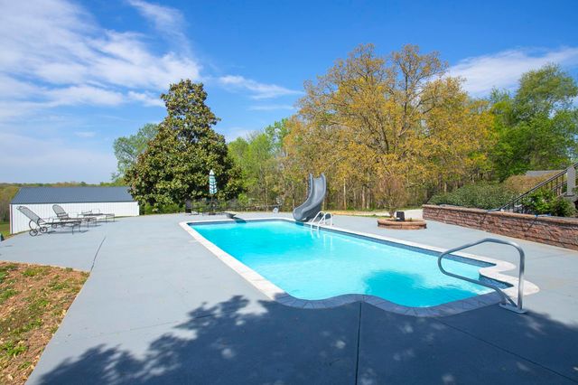 1043 Shelton Rd, Charlotte, TN 37036