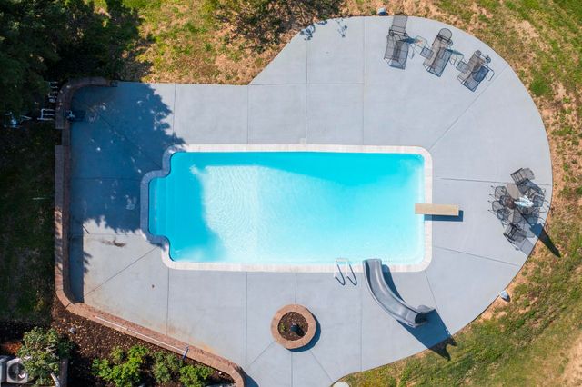 1043 Shelton Rd, Charlotte, TN 37036