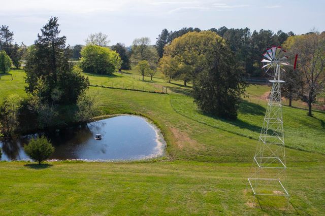 1043 Shelton Rd, Charlotte, TN 37036