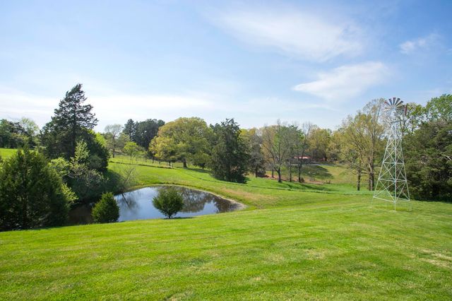 1043 Shelton Rd, Charlotte, TN 37036