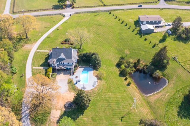 1043 Shelton Rd, Charlotte, TN 37036