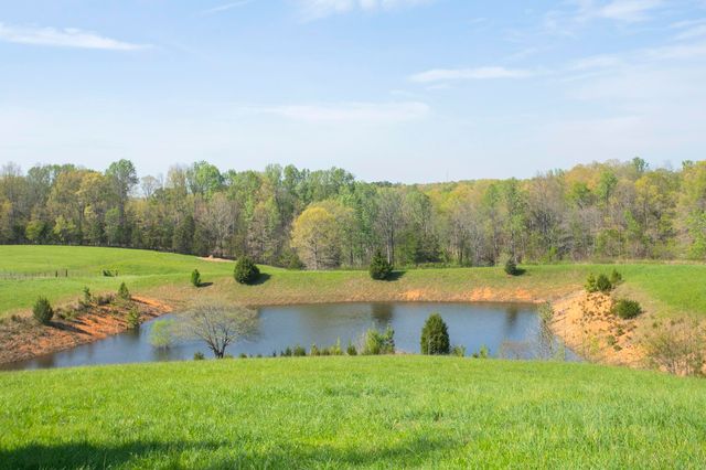 1043 Shelton Rd, Charlotte, TN 37036