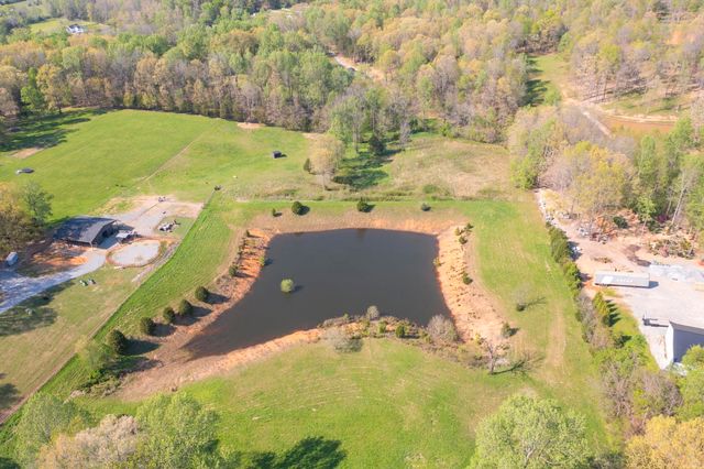 1043 Shelton Rd, Charlotte, TN 37036