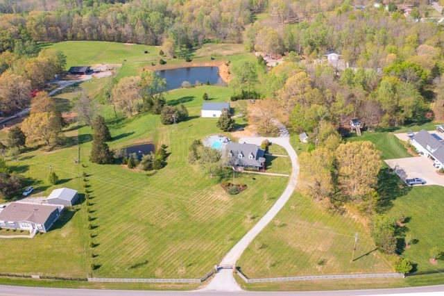 1043 Shelton Rd, Charlotte, TN 37036