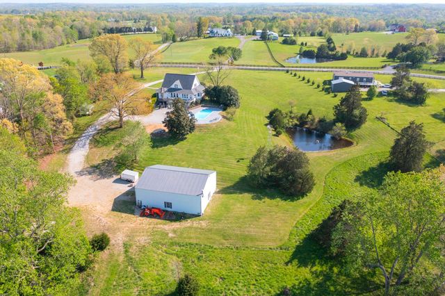 1043 Shelton Rd, Charlotte, TN 37036