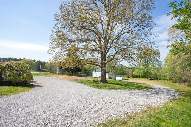 1043 Shelton Rd, Charlotte, TN 37036