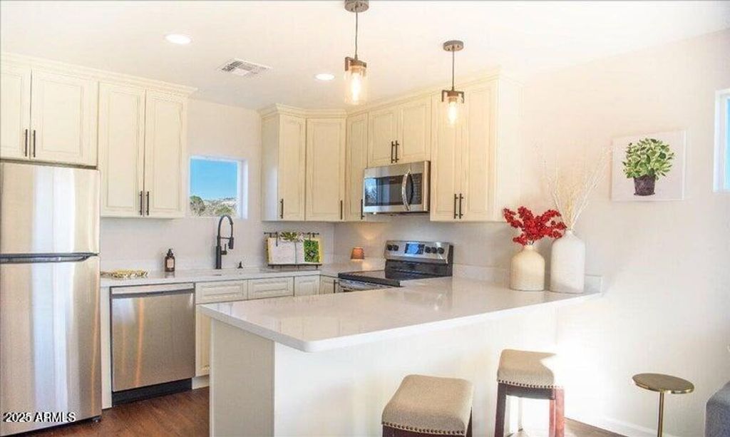 Image 3 of property listing at 100 E WEE HOLLOW Drive, Camp Verde, AZ 86322