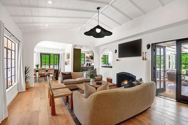 354 E Valmonte Sur, Palm Springs, CA 92262