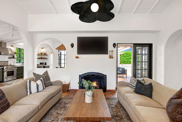 354 E Valmonte Sur, Palm Springs, CA 92262
