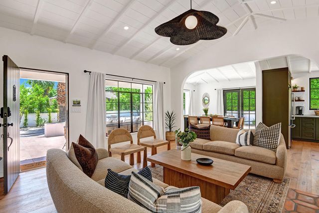 354 E Valmonte Sur, Palm Springs, CA 92262