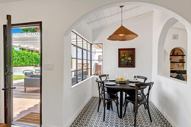 354 E Valmonte Sur, Palm Springs, CA 92262