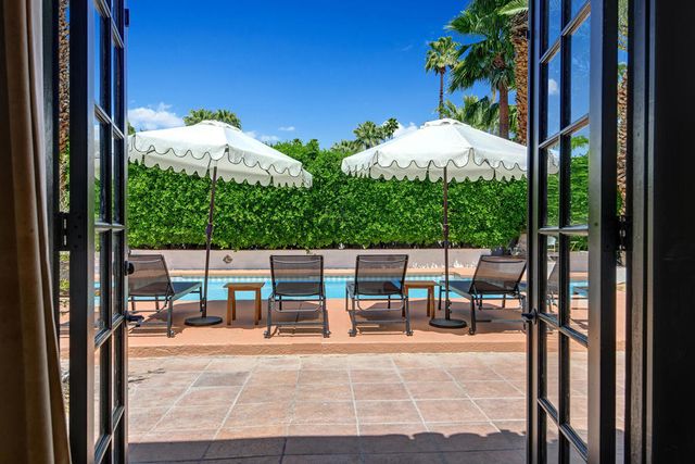 354 E Valmonte Sur, Palm Springs, CA 92262