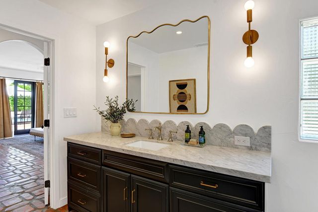 354 E Valmonte Sur, Palm Springs, CA 92262