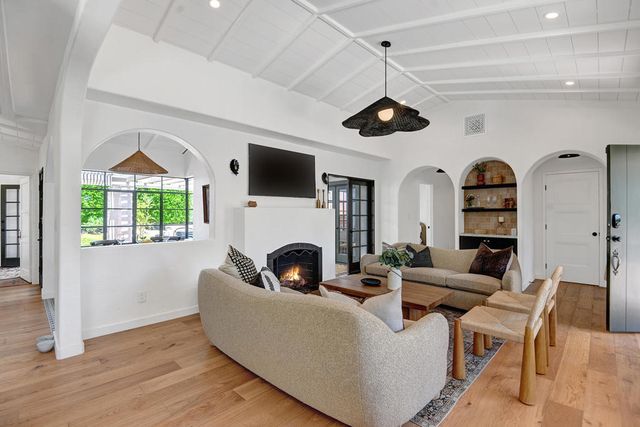 354 E Valmonte Sur, Palm Springs, CA 92262