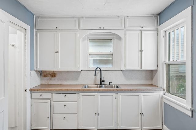 925 W Chicago Street, Springfield, MO 65803