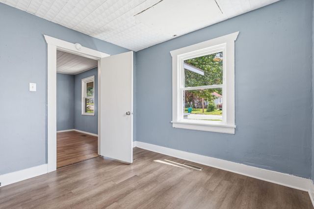 925 W Chicago Street, Springfield, MO 65803