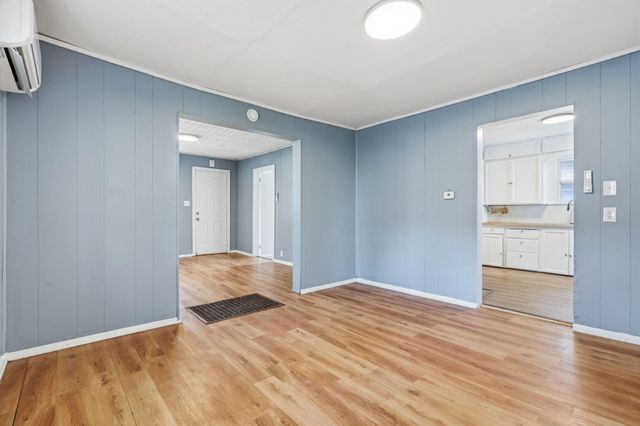 925 W Chicago Street, Springfield, MO 65803