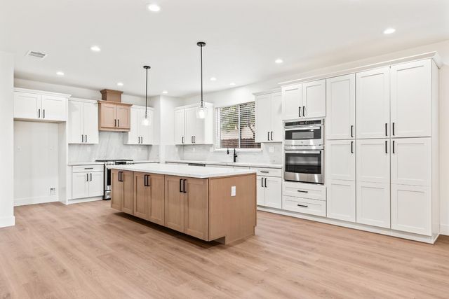 688 Cindy Dr, Ripon, CA 95366