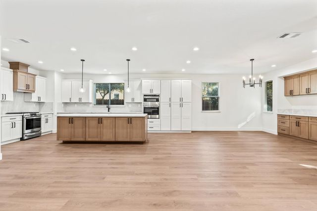 688 Cindy Dr, Ripon, CA 95366