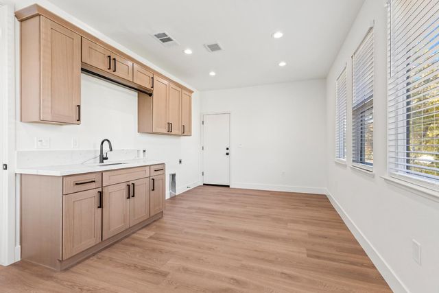 688 Cindy Dr, Ripon, CA 95366