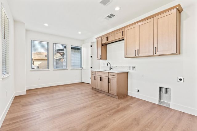 688 Cindy Dr, Ripon, CA 95366