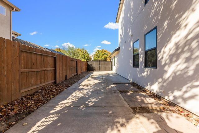 688 Cindy Dr, Ripon, CA 95366