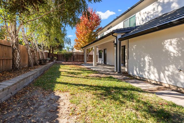 688 Cindy Dr, Ripon, CA 95366