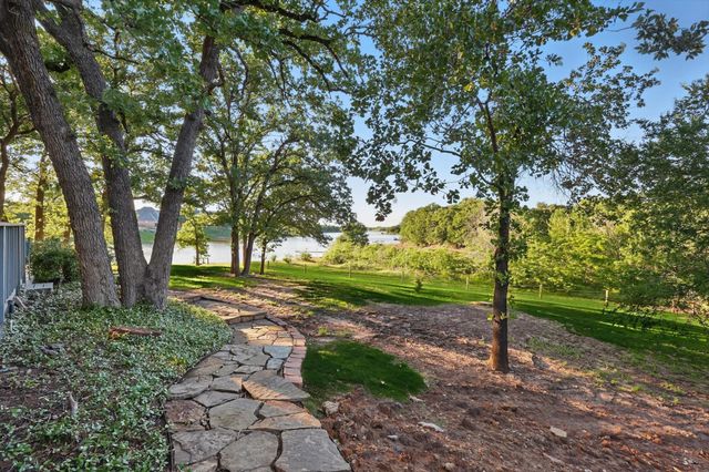 772 Lakewood Court, Highland Village, TX 75077