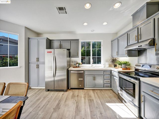 1111 Greystone Ct, Richmond, CA 94806