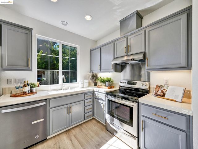 1111 Greystone Ct, Richmond, CA 94806