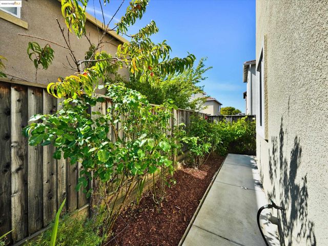 1111 Greystone Ct, Richmond, CA 94806